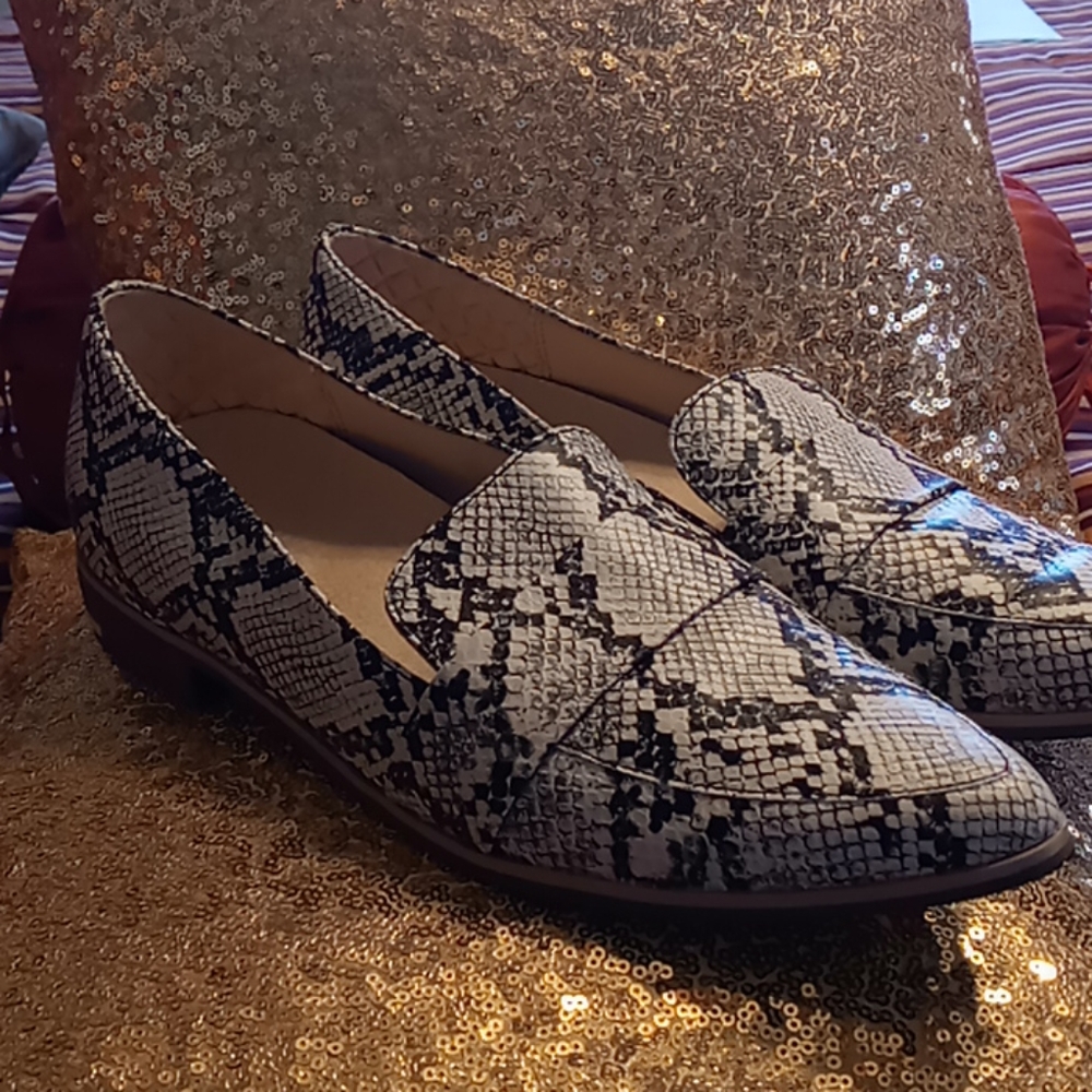 Snake pattern shoes